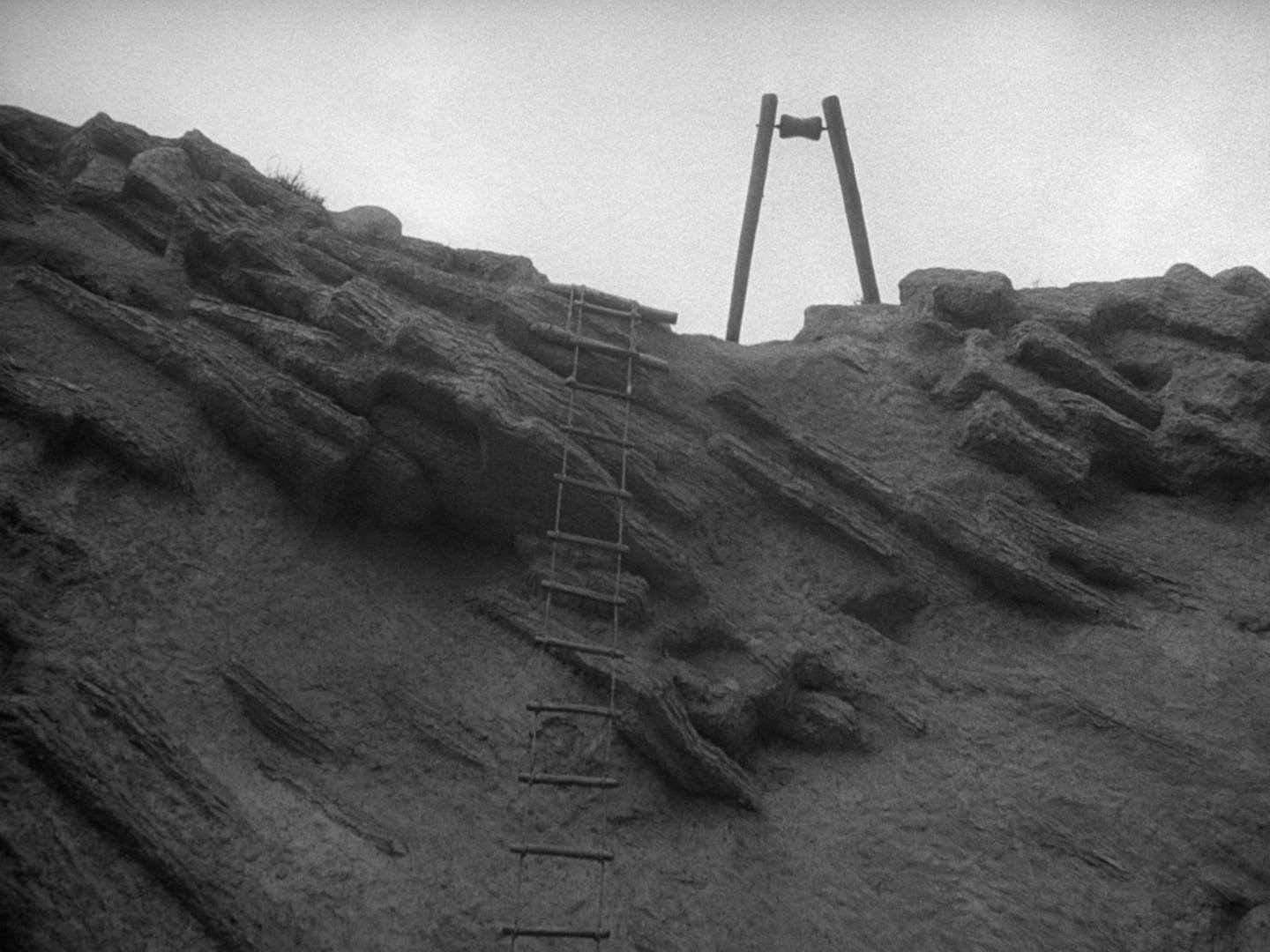 woman_in_dunes_21.jpg